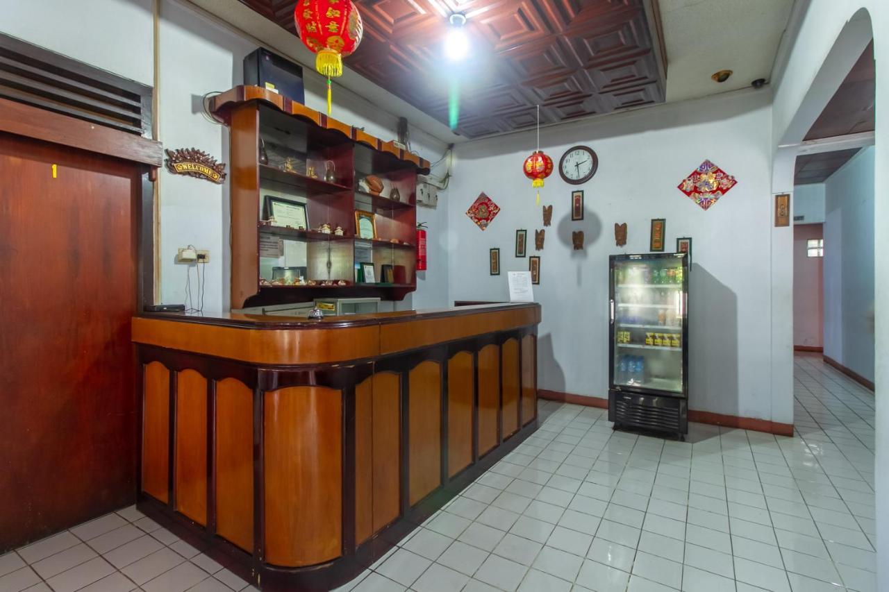 Hotel Reddoorz At Jalan Babepalar Rike Manado Exterior foto