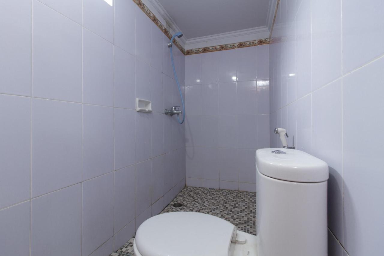 Hotel Reddoorz At Jalan Babepalar Rike Manado Exterior foto