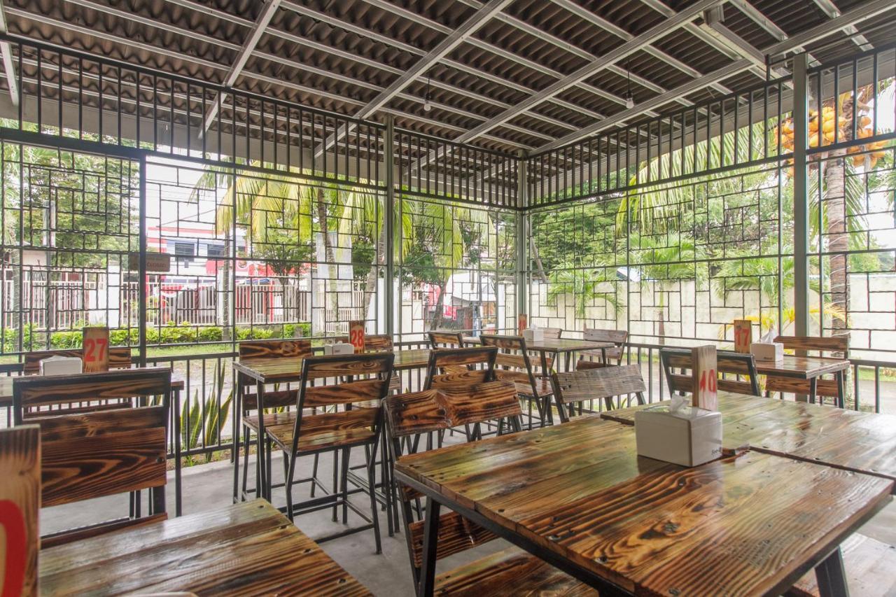 Hotel Reddoorz At Jalan Babepalar Rike Manado Exterior foto