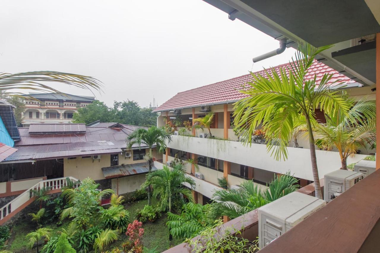 Hotel Reddoorz At Jalan Babepalar Rike Manado Exterior foto