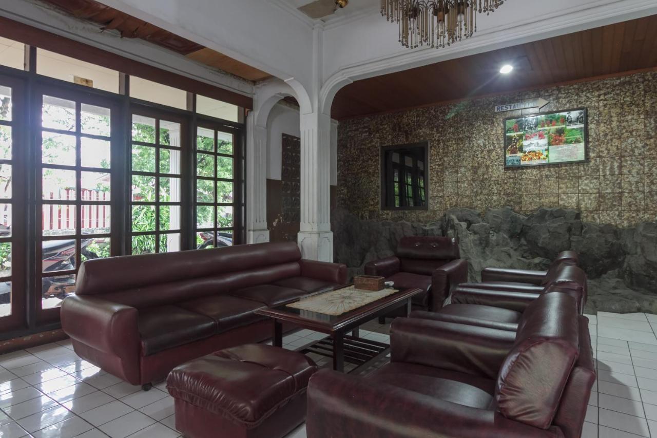 Hotel Reddoorz At Jalan Babepalar Rike Manado Exterior foto