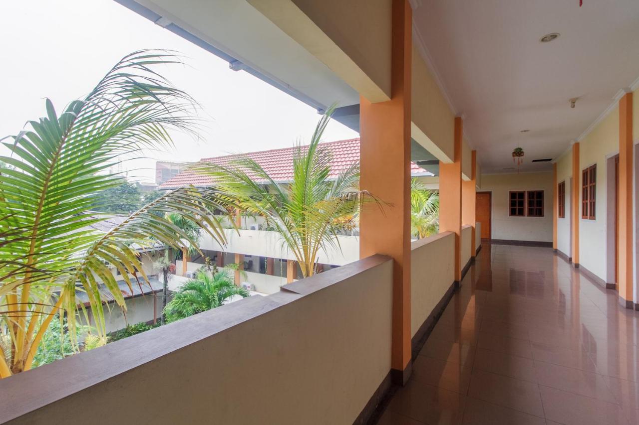 Hotel Reddoorz At Jalan Babepalar Rike Manado Exterior foto