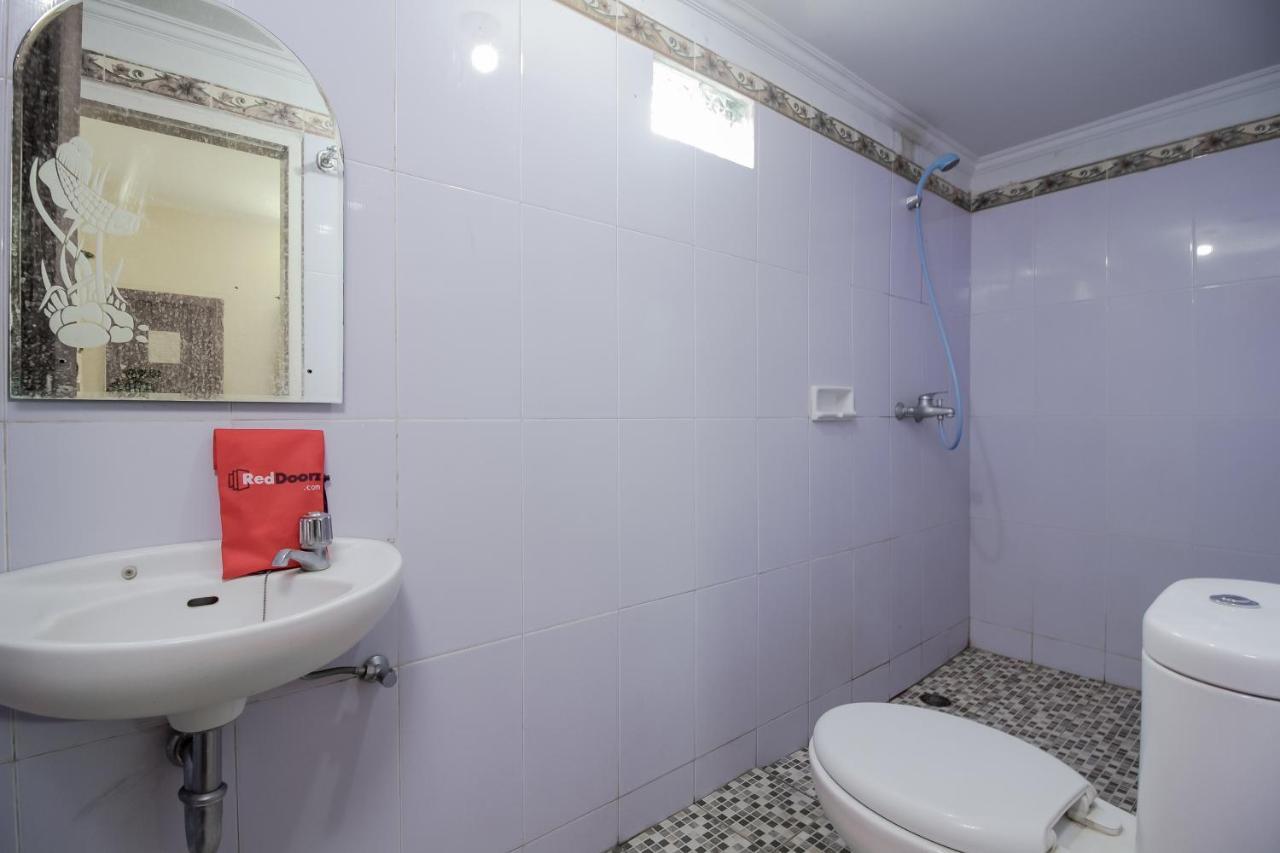 Hotel Reddoorz At Jalan Babepalar Rike Manado Exterior foto